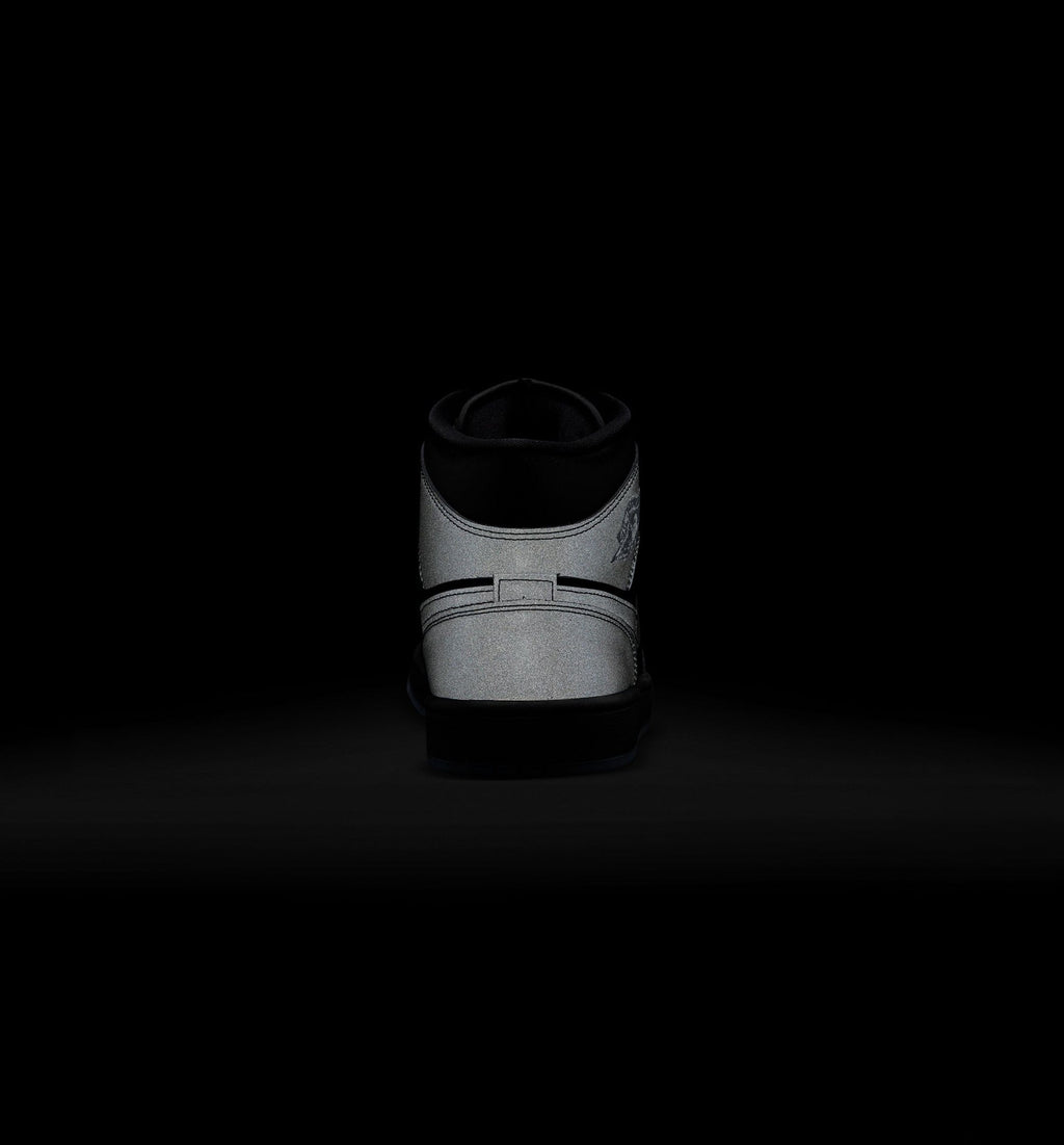 Air Jordan 1 Mid SE Men's Lifestyle Shoe – Black / Grey