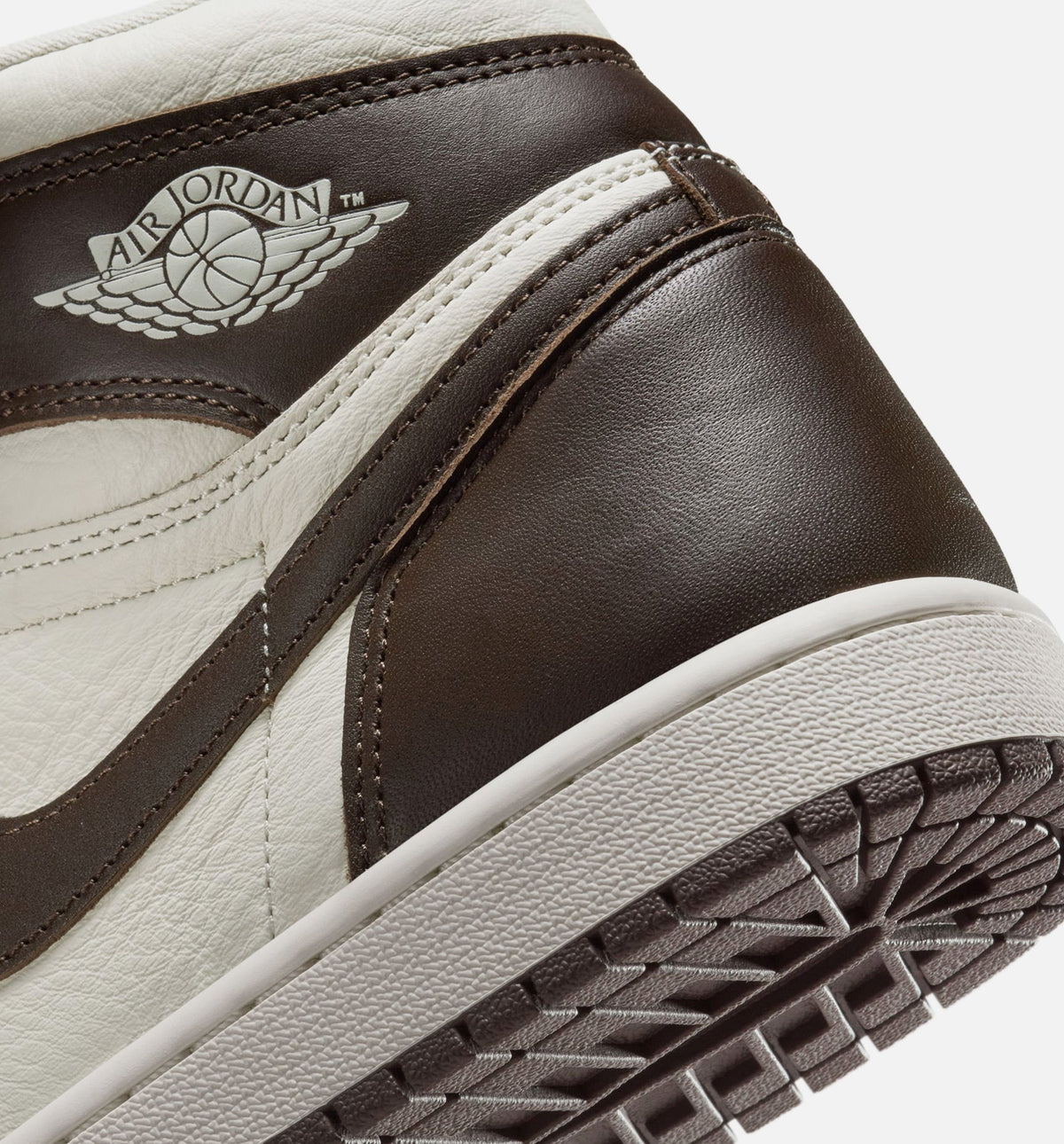 Air Jordan 1 Retro High OG Baroque Brown Women's Lifestyle Shoe – Baroque Brown / Light Madder Root / Sail