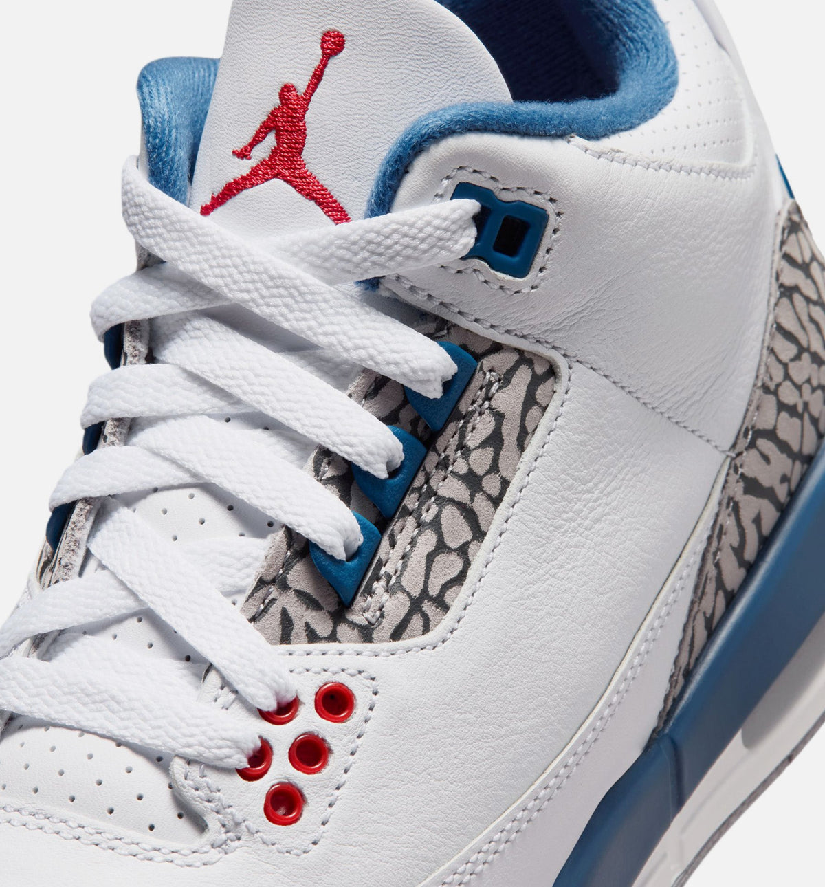 Air Jordan 3 Retro OG True Blue Grade School Lifestyle Shoe – White / Fire Red / True Blue